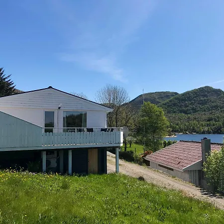 Fjord Hytte Byrknes